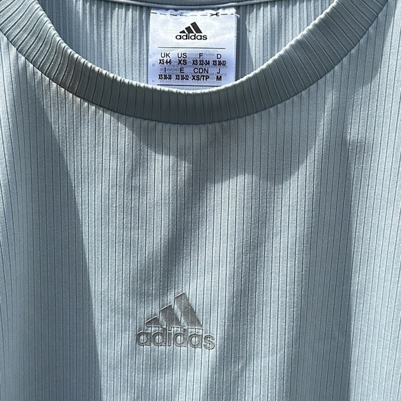Adidas Women’s Performance Tee Size XS - Picture 4 of 10